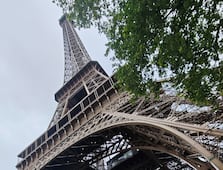 Escándalo en la Torre Eiffel: Exclusión de mujeres desata huelga y paraliza el monumento