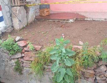 Hallan cuerpo de un hombre en canal de aguas negras en Tasquillo