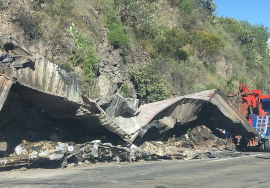 Limpieza en la México-Querétaro genera tráfico | Foto: Especial
