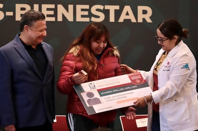 Entregan tarjetas del IMSS-Bienestar en Hidalgo