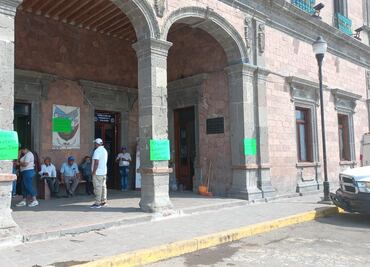 Pobladores de Ixmquilpan se manifiestan en alcaldía para exigir obra