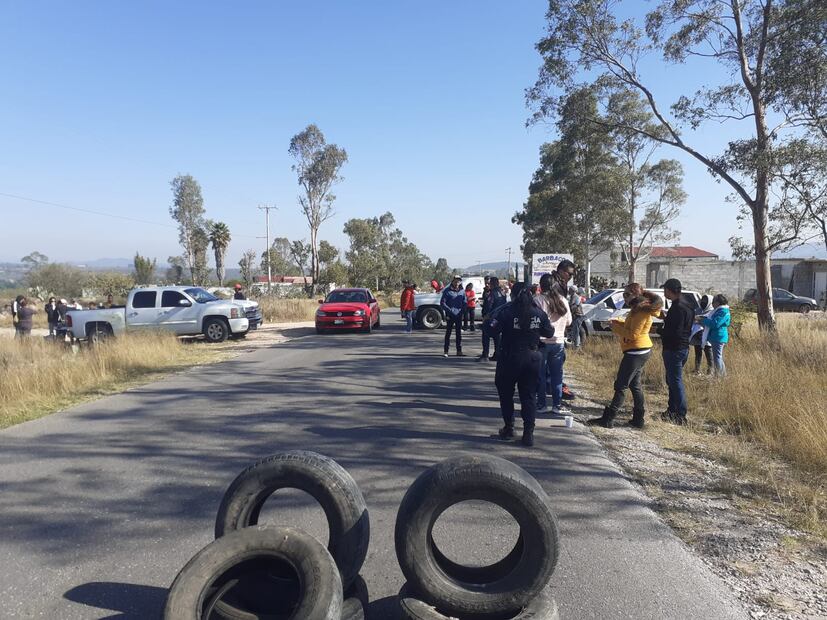 Bloqueo en Chapantongo por descontento en el transporte público | Foto: Especial