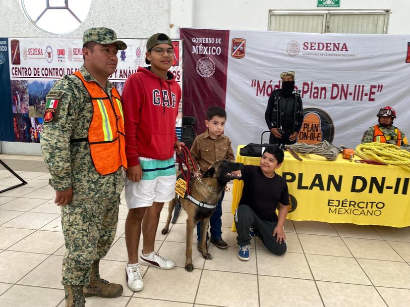 Ejército Mexicano acerca su labor a los niños y jóvenes de Santiago Tulantepec | Foto: especial