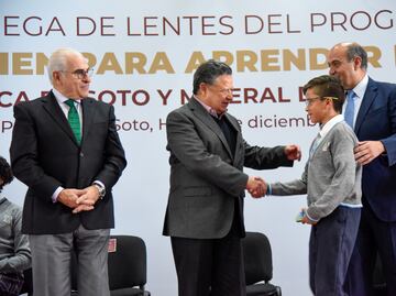 Julio Menchaca anuncia inversión de 300 millones de pesos en programa de calzado escolar