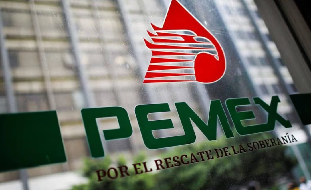 Pemex anunció un recorte inmediato de 26 mil 772 millones de pesos en su área de Exploración y Producción, afectando la producción en 5,805 barriles diarios. Foto: Archivo/El Universal