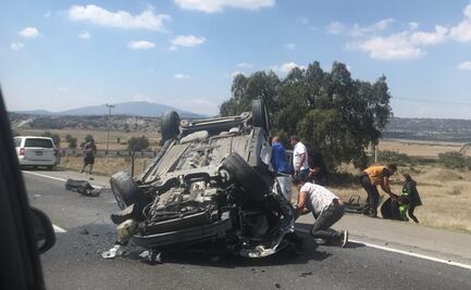 Dos personas pierden la vida en volcadura en la autopista México-Tulancingo