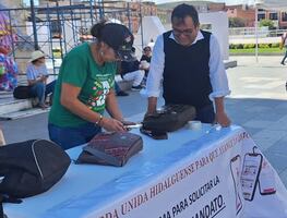 Desde el Reloj Monumental recolectan firmas para la solicitud de revocación de mandato