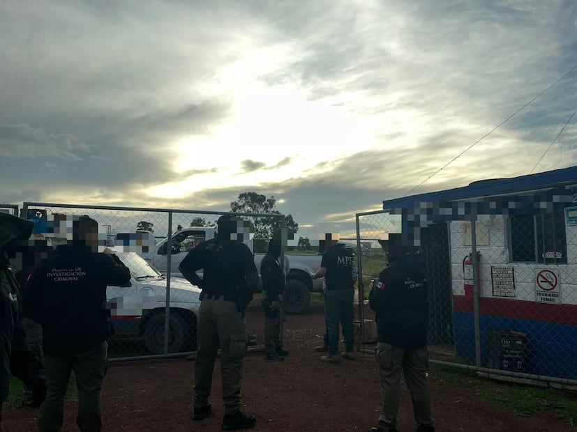 FGR asegura más de 3 mil litros de gas L.P. en cateo en Acatlán | Foto: especial