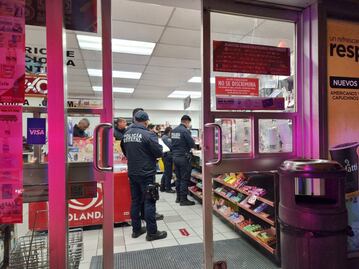 Asaltan Oxxo en colonia Rovirosa, frente a Plaza de Toros
