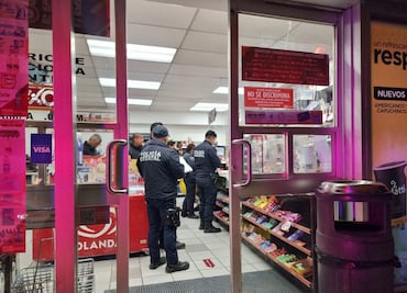 Asaltan Oxxo en colonia Rovirosa, frente a Plaza de Toros