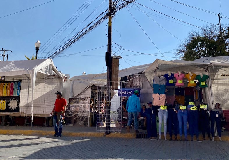 Sin fecha definida para reubicar a comerciantes de Plaza Constitución en Pachuca