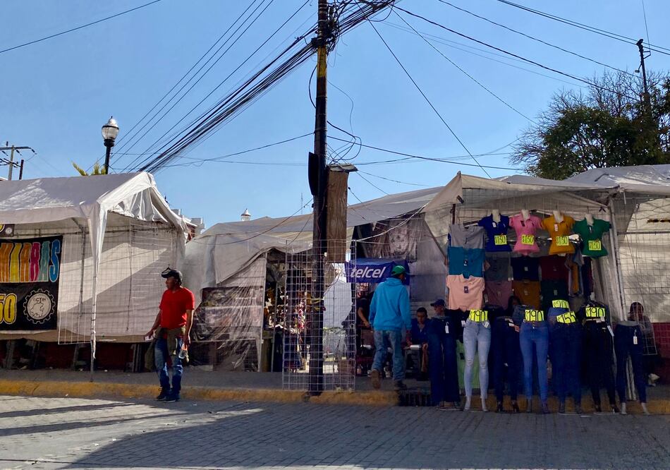 Desde 2024, los comerciantes ocuparon la plaza Constitución | Foto: Luis Soriano