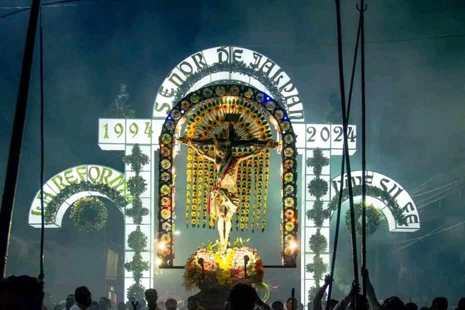 Realizan magna procesión en Ixmiquilpan como parte de la celebración al Señor de Jalpan | Foto: Especial