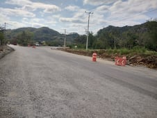 Diálogo tras bloqueo en la Huejutla–Tamazunchale por conflicto en pagos de predios