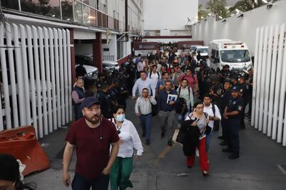 Pobladores de Capula, Ixmiquilpan se manifiestan en Palacio de gobierno; firman acuerdo