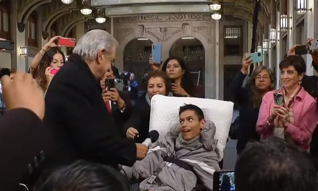 El youtuber Daniel Robles Haro hizo dos planteamientos a López Obrador en su mañanera | Captura de video