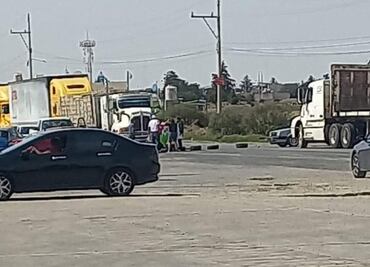 Bloquean acceso al municipio de Emiliano Zapata