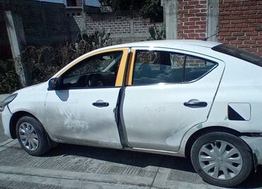 Detienen a cuatro personas en Tulancingo por taxi robado en Pachuca