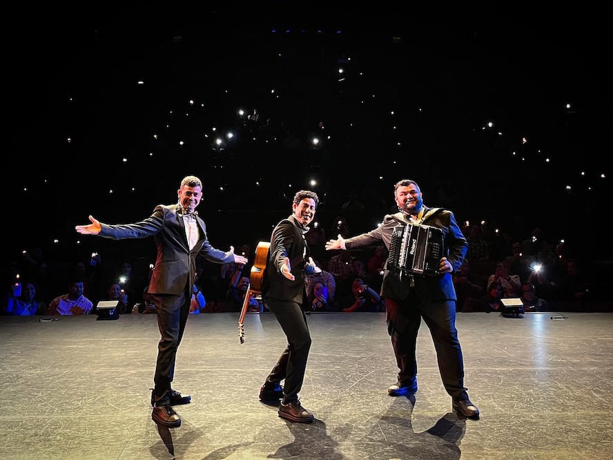 Facebook: Los Tres Tristes Tigres