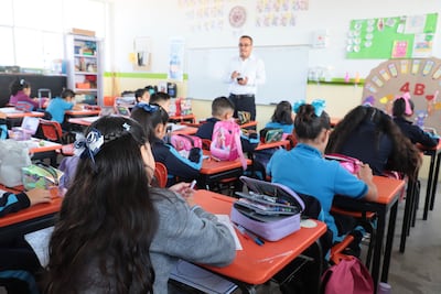 A pesar del frío, miles de estudiantes regresan a las aulas en Hidalgo