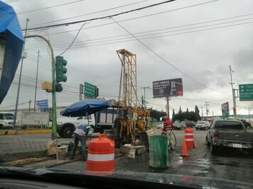 Maquinaria pesada inició trabajos para el distribuidor vial Acatlán