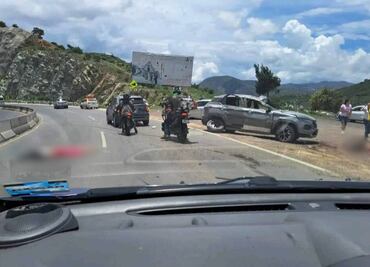 Fallecen dos mujeres en volcadura en Corredor de la Montaña