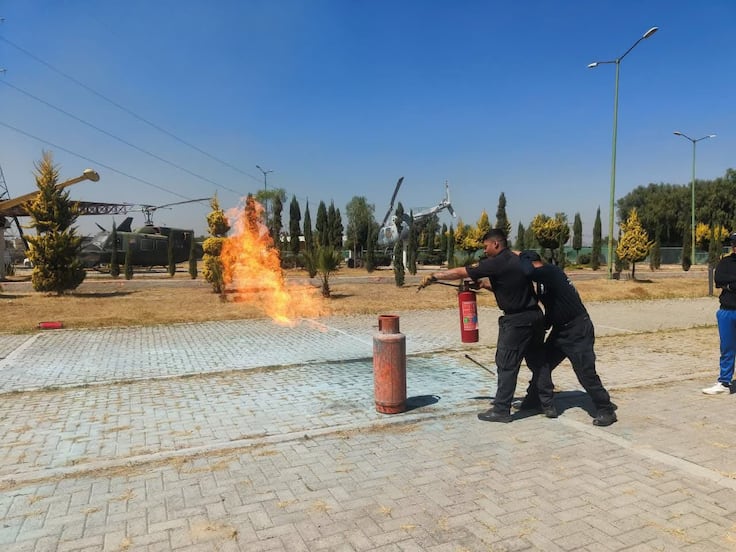 Capacitan a comerciantes de Tizayuca en prevención de incendios y salud