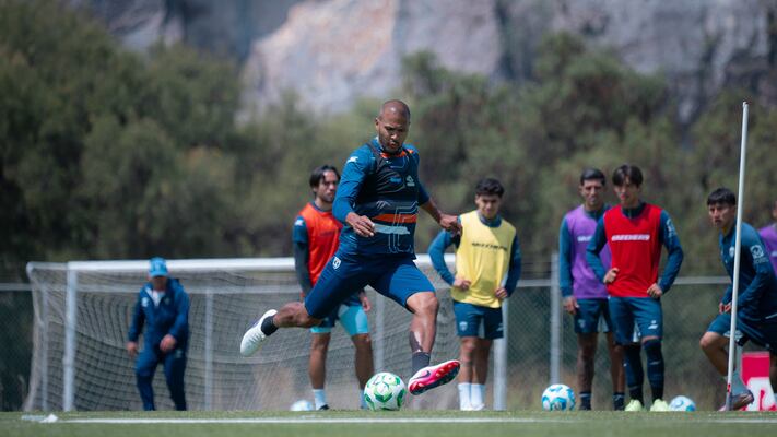 Pachuca recibe a Santos con la mira en la cima