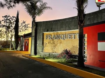 Hallan a hombre sin vida en motel de San Agustín Tlaxiaca