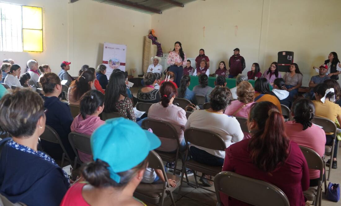 Más de 80 mujeres de Santiago Tulantepec participaron en el primer encuentro Impulsando el Emprendimiento I Foto: Grisel Lira