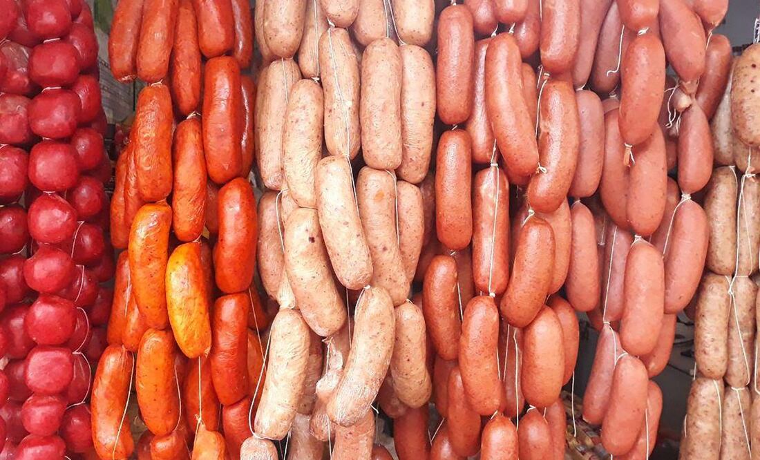 Aunque los chorizos de pavo y cerdo deberían contener solamente dicho cárnico, estos productos contienen soya y más sodio del que declaran, de acuerdo con un estudio de la Profeco | Foto: Pixabay