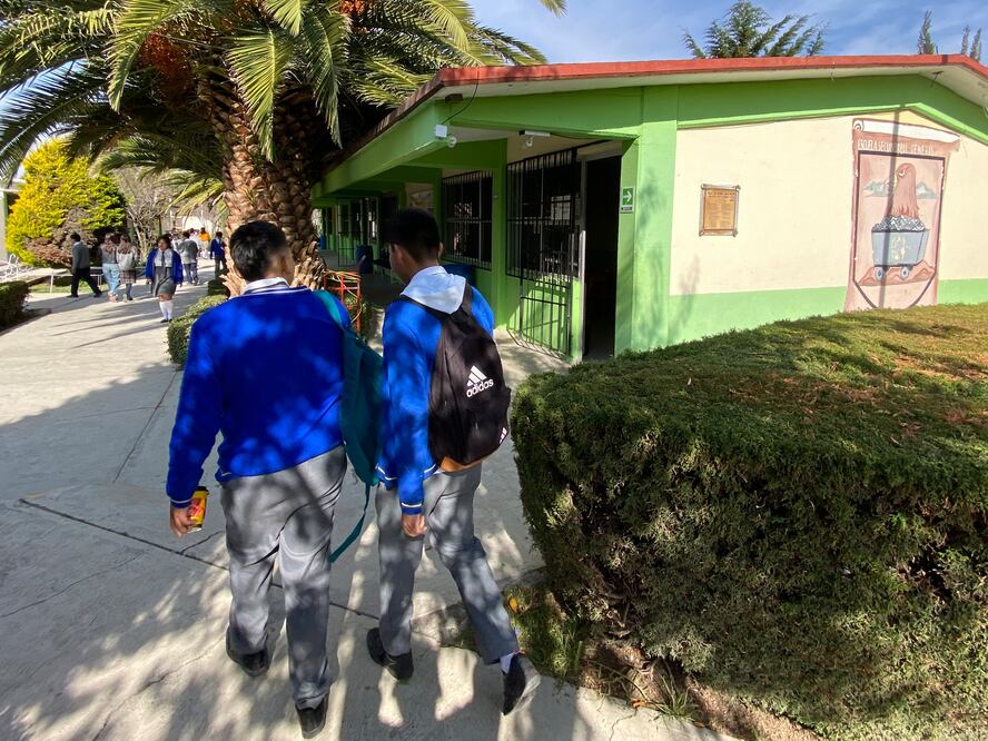 En total se repartirán 505 mil 575 mil paquetes de útiles y 486 mil 233 pares de zapatos | Foto: Luis Soriano