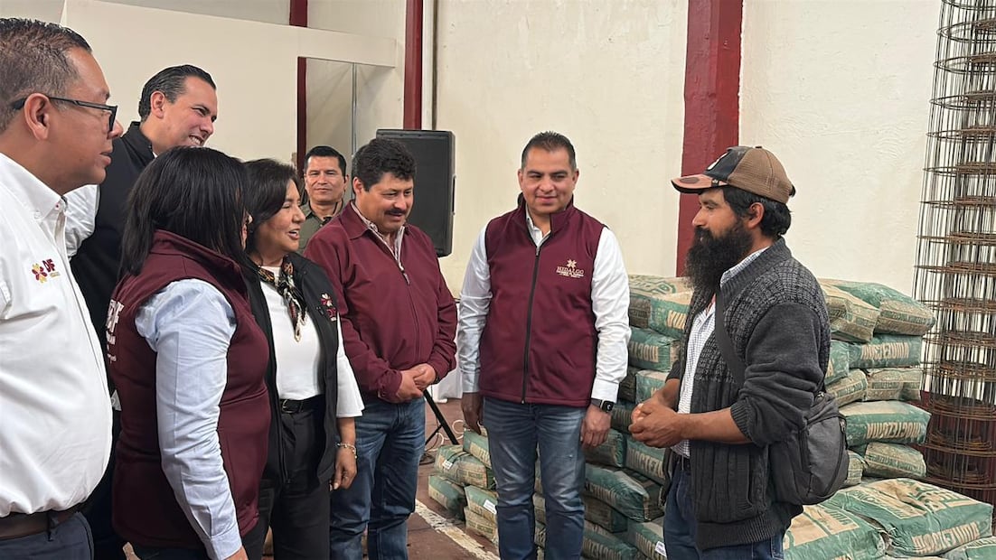 Durante una gira de trabajo por el municipio de Acaxochitlán, la presidenta del Patronato del Sistema DIF Hidalgo, Edda Vite Ramos, encabezó la entrega de apoyos y la formalización de la Procuraduría Municipal de Protección de Niñas, Niños y Adolescentes I Foto: Mirely Santos
