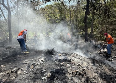 Incendio por quema de llantas moviliza a cuerpos de emergencia en Huejutla