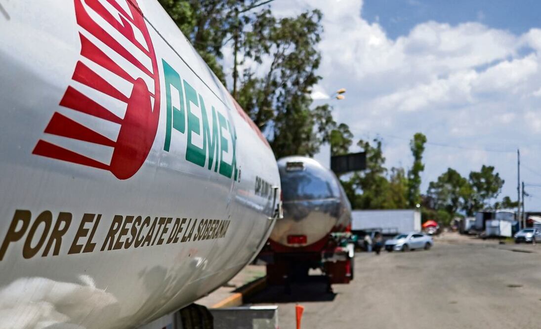 A nivel nacional se han registrado pérdidas por más de 59 mmdp durante el sexenio de Andrés Manuel López Obrador por las tomas clandestinas. Foto: Archivo EL UNIVERSAL