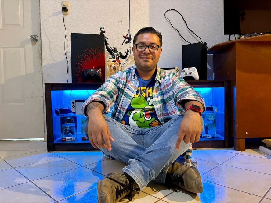 Desde los tres años de edad, Emmanuel empezó a jugar los videojuegos en Nintendo donde Mario Bros se convirtió en su primer personaje y al paso de los años cambió de consolas desde las diferentes evoluciones de Nintendo, Xbox. I Foto: Enrique Morán