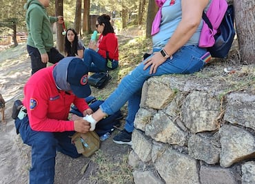 Bomberos de Hidalgo instalan módulo de auxilio turístico en la presa El Cedral