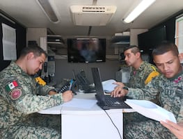 Sin camino, pero con señal; Defensa Nacional contacta comunidades incomunicadas por derrumbes