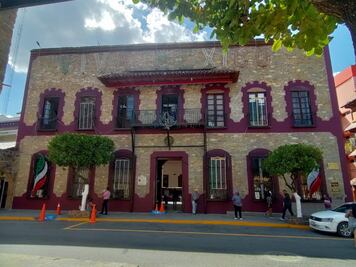 Toman alcaldía de Huejutla por más de 4 horas 