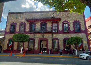 Toman alcaldía de Huejutla por más de 4 horas