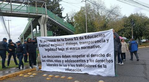 Docentes de Educación Especial vuelven a protestar en Pachuca por reestructuración