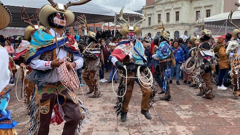 Carnaval 2024 trae color, música, baile y alegría a las calles de Pachuca