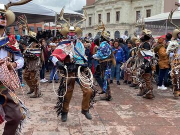 Carnaval 2024 trae color, música, baile y alegría a las calles de Pachuca