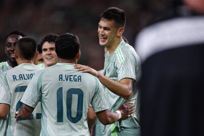 México vence a Surinam con doblete de César Montes; sigue Costa Rica en duelo por el liderato