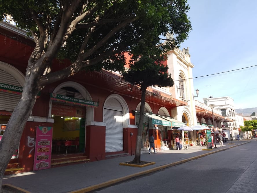 Patricia Carrillo representante de los locatarios comentó que hasta la fecha no habían acudido autoridades del ayuntamiento para revisar | Foto: Lourdes Naranjo