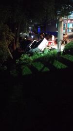 Volcadura deja dos lesionados en puente vehicular de Acatlán