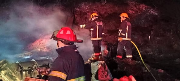 Cierre total de la México–Tuxpan deja vehículos varados tras accidente de pipa