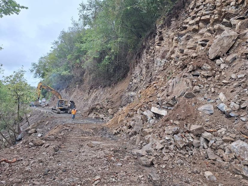 Desde las primeras horas de este sábado se reportaron deslaves en el municipio de Tenango I Foto: Especial