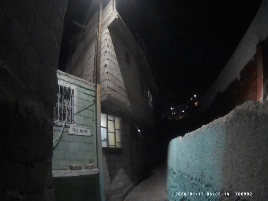 Los presuntos ladrones robaron casi 600 m de cable del alumbrado público del cinturón de seguridad, el cual se encuentra a las faldas del Cerro del lobo y conecta a tres barrios altos de la capital.