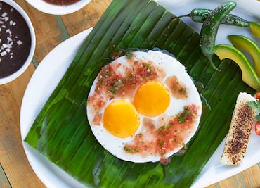 Huevos enhojados, el desayuno ancestral y saludable de la Huasteca hidalguense